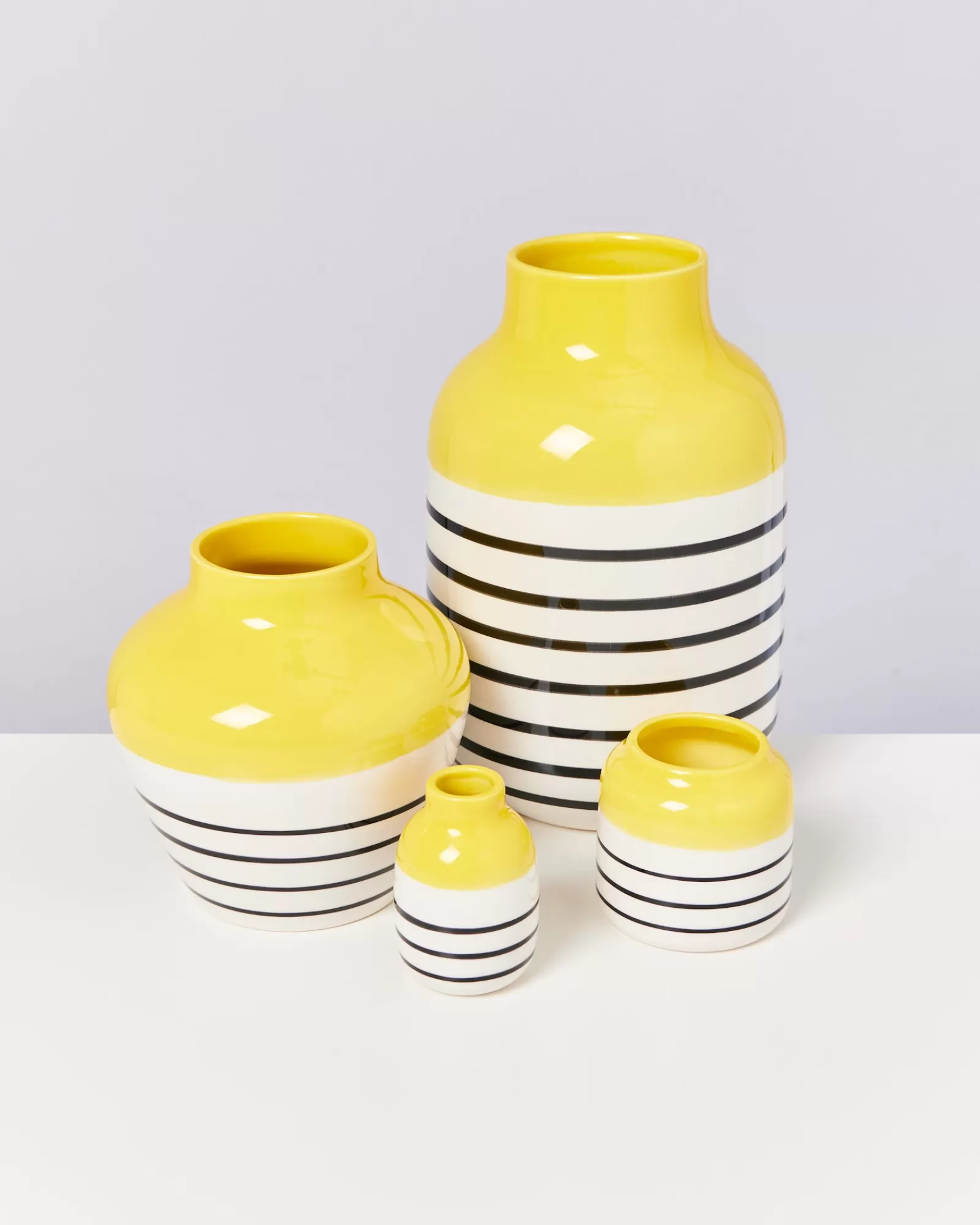 nuno_vase_s__yellow_black_striped_3.webp Motel a Miio Nuno Vase S - Yellow Black Striped gelb schwarz gestreift Sale